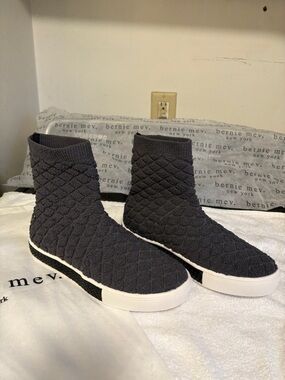 Bernie Mev. Quilted Sock Boots Sz 6.5